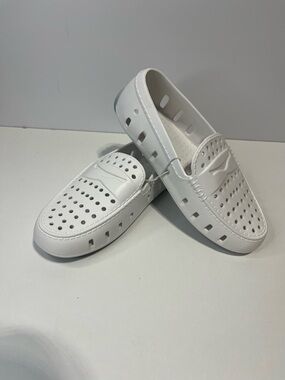 Floafers White and Gray Boat Shoes Boys Girls Size 4 Yacht Rock Water Shoe